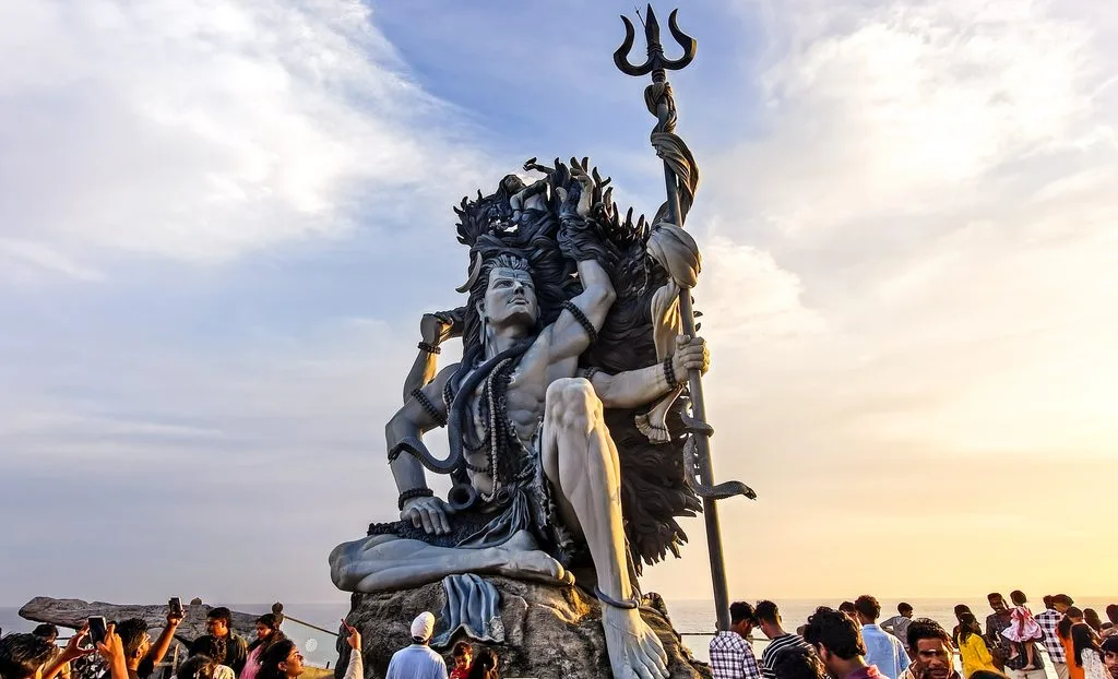 58-foot Azhimala Gangadhareshwara Shiva statue by the sea